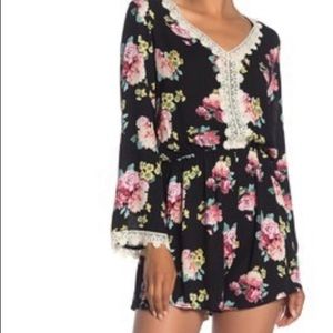Papillon lace trim floral print romper